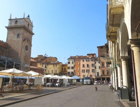 Piazza Erbe, Mantua